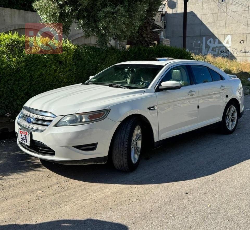 Ford Taurus